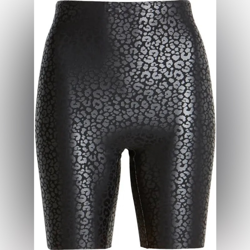 NWT HUE Black Leopard Sleek Effects High-Rise Bike Shorts Size Medium